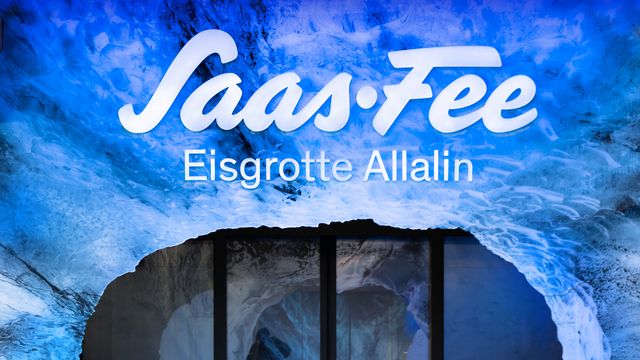 Spektakuläre Eisgrotte Allalin in Saas-Fee